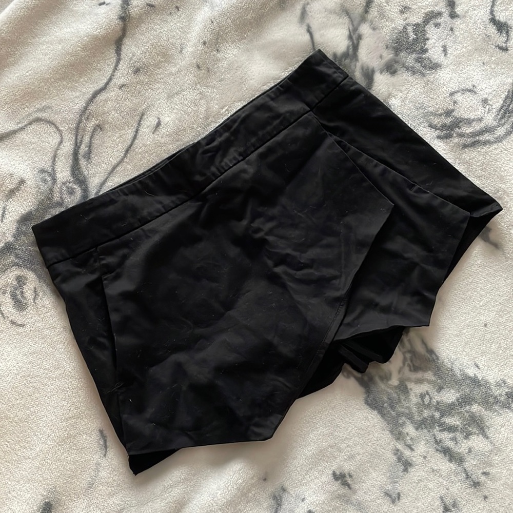 chic black short skirt (skorts)